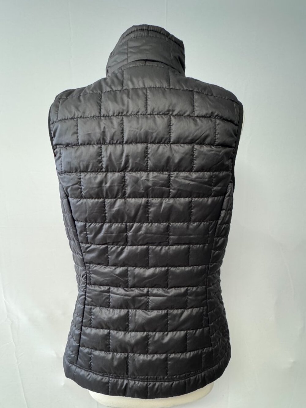 Patagonia Womans Nano Puff Vest in Black with Caymus Vineyards Logo - Picture 5 of 8